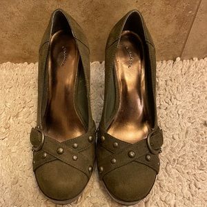 Suede platform shoes